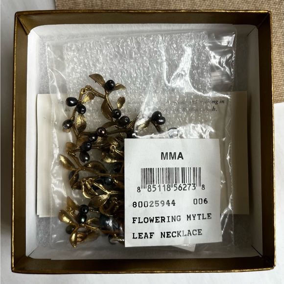 Metropolitan Museum of Art Flowering Myrtle Leaf Gold & Pearl Necklace - Picture 4 of 9